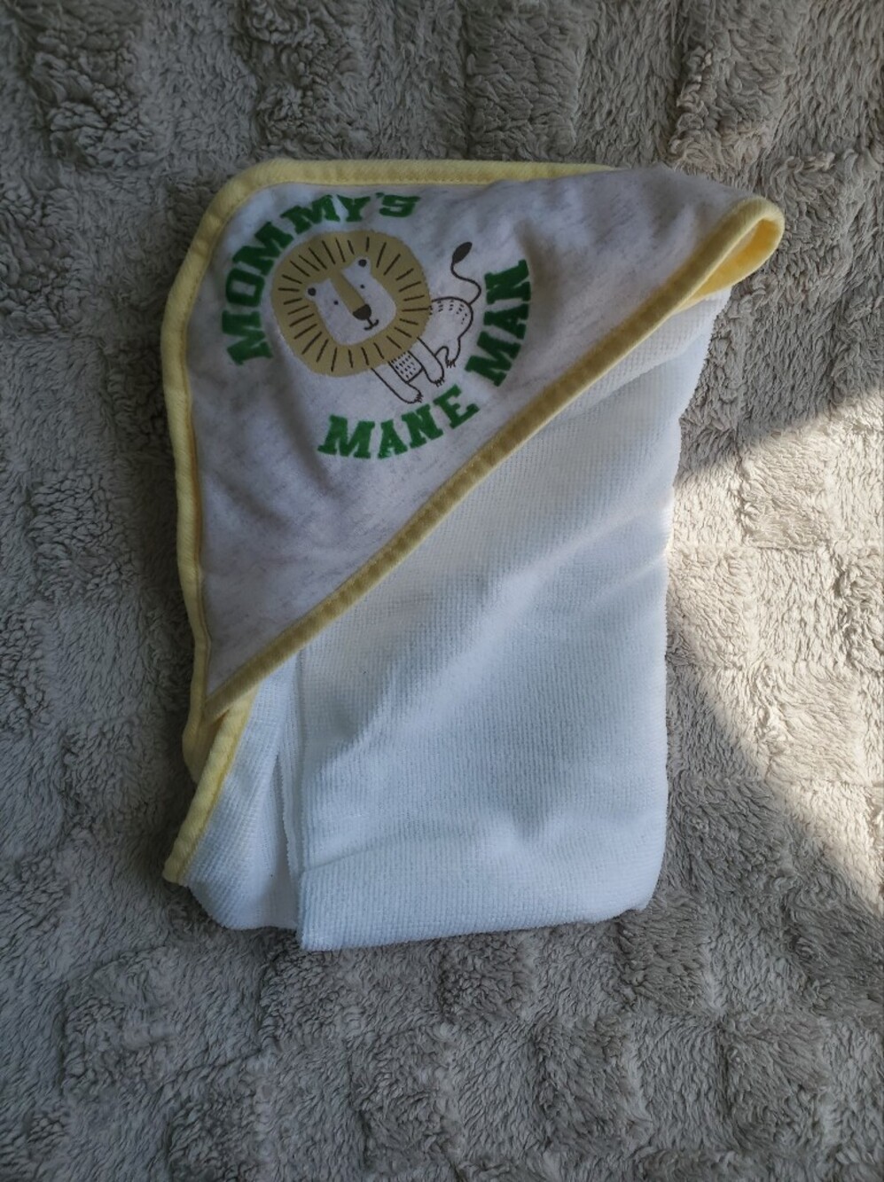 ✨Baby Hooded Towel with Lion Graphic - White and Yellow✨